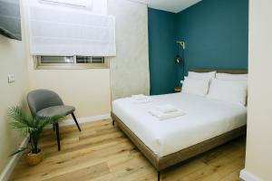 Postel nebo postele na pokoji v ubytování Domus Bat Galim Hotel