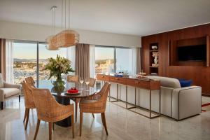 a kitchen and living room with a table and chairs at Tivoli Marina Vilamoura in Vilamoura