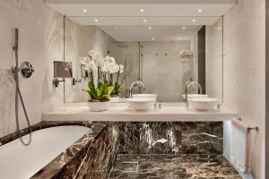 a bathroom with two sinks and a marble counter at Tivoli Marina Vilamoura in Vilamoura