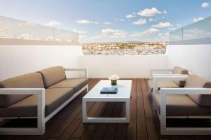 a living room with a couch and a table at Tivoli Marina Vilamoura in Vilamoura