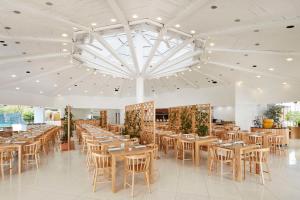 a large dining room with tables and chairs at Tivoli Marina Vilamoura in Vilamoura