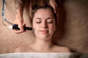 a woman getting her hair cut with a hair dryer at Tivoli Marina Vilamoura in Vilamoura