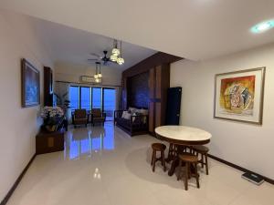 Χώρος καθιστικού στο The Regency Tanjung Tuan by NH