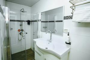 Koupelna v ubytování Domus Bat Galim Hotel