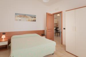 Ένα ή περισσότερα κρεβάτια σε δωμάτιο στο Le Fontane Apartments In Villasimius