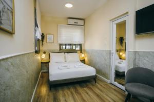 Postel nebo postele na pokoji v ubytování Domus Bat Galim Hotel