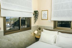 Postel nebo postele na pokoji v ubytování Domus Bat Galim Hotel