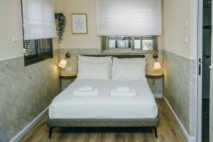 Postel nebo postele na pokoji v ubytování Domus Bat Galim Hotel