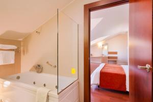 Postel nebo postele na pokoji v ubytování Hotel Granada Palace