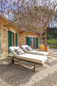 a group of beds sitting outside of a building at La Zalema in Esporles