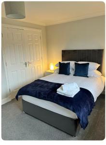Ένα ή περισσότερα κρεβάτια σε δωμάτιο στο Modern staycation Apartment