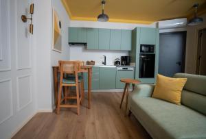 Kuchyň nebo kuchyňský kout v ubytování Bird Nest Suites