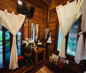 Uma TV ou centro de entretenimento em Viking Nature Resort
