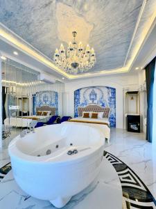 Ένα ή περισσότερα κρεβάτια σε δωμάτιο στο Sky Star Hotel