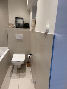 a small bathroom with a toilet and a sink at Wohlfühloase am Tor zur Hamburg in Uetersen