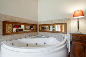 A bathroom at Corte Cristina & Suites