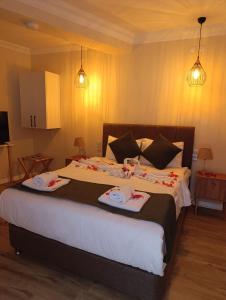 Postel nebo postele na pokoji v ubytování PRUVA İNN HoTEL