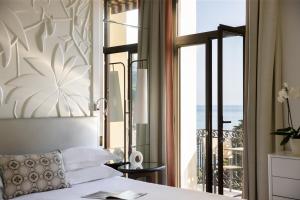Hotel Royal-Riviera客房内的一张或多张床位