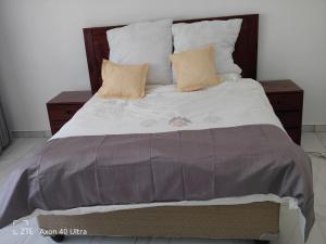 Postel nebo postele na pokoji v ubytování Silver Moon Guest Lodge