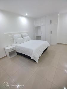 Postel nebo postele na pokoji v ubytování Silver Moon Guest Lodge