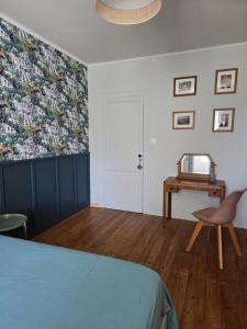 Łóżko lub łóżka w pokoju w obiekcie Gîte entre Bordeaux et Saint-Emilion
