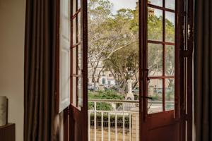 an open window with a view of a street at Ellul Living in Il-Furjana