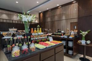Comida no hotel ou em algum lugar perto