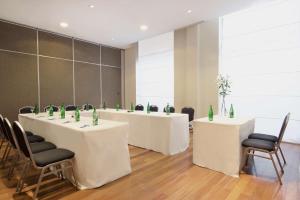 Área de negócios e/ou sala de conferências em NH Mendoza Cordillera