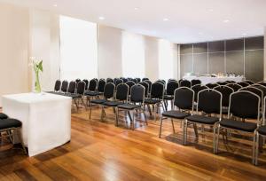 Área de negócios e/ou sala de conferências em NH Mendoza Cordillera