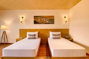 Lemon Tree Resort, Thimphu, Bhutan客房内的一张或多张床位