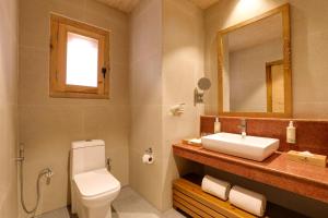 Lemon Tree Resort, Thimphu, Bhutan的一间浴室