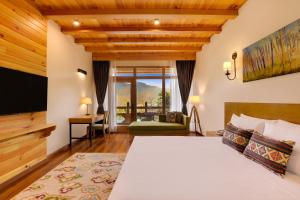 Lemon Tree Resort, Thimphu, Bhutan客房内的一张或多张床位