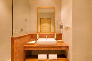 Lemon Tree Resort, Thimphu, Bhutan的一间浴室