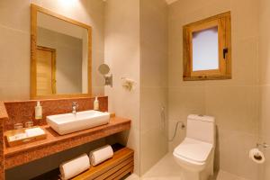 Lemon Tree Resort, Thimphu, Bhutan的一间浴室