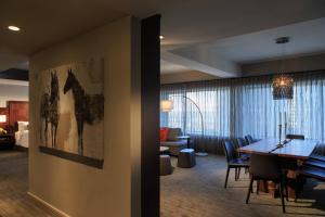 Posezení v ubytování Renaissance Seattle Hotel