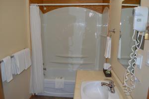 Kylpyhuone majoituspaikassa Motel Tyrol