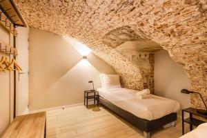 Ένα ή περισσότερα κρεβάτια σε δωμάτιο στο Beautiful canal apartment in Utrecht for 4 persons
