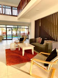 Cozy 2BR ForestView Apt - Garden的休息区