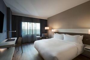 Postel nebo postele na pokoji v ubytování AC Hotel by Marriott Fort Worth Downtown