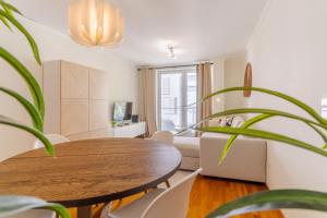 TV a/nebo společenská místnost v ubytování Cozy Santa Cruz