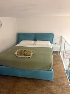 a blue bed with a blanket on it in a room at Appartamento indipendente al centro di Catania in Catania