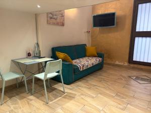 a living room with a couch and a table at Appartamento indipendente al centro di Catania in Catania