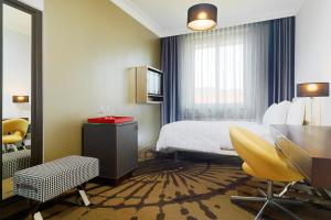 Postel nebo postele na pokoji v ubytování Le Méridien Grand Hotel Nürnberg
