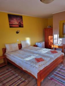 Postel nebo postele na pokoji v ubytování Casa Monika Ciocarliei