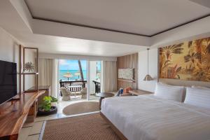 Una cama o camas en una habitación de Shangri-La Le Touessrok, Mauritius
