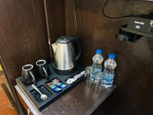 Hotel Eagle Nest Central Heated的咖啡和沏茶工具