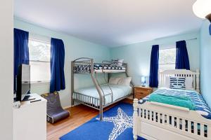 a bedroom with blue walls and a bunk bed at Teal Haven in Ocean Pines