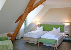 Postel nebo postele na pokoji v ubytování Hotel Rössle + 37 fotografií