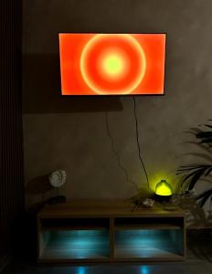 TV a/nebo společenská místnost v ubytování Boho Yunque Studio