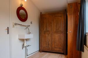 Ένα μπάνιο στο Hello Zeeland - Vakantiewoning Burgvliet 66 +25 φωτογραφίες